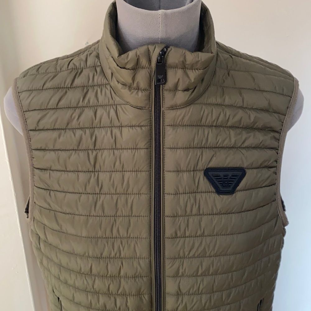 Emporio Armani NWOT puffer vest classic